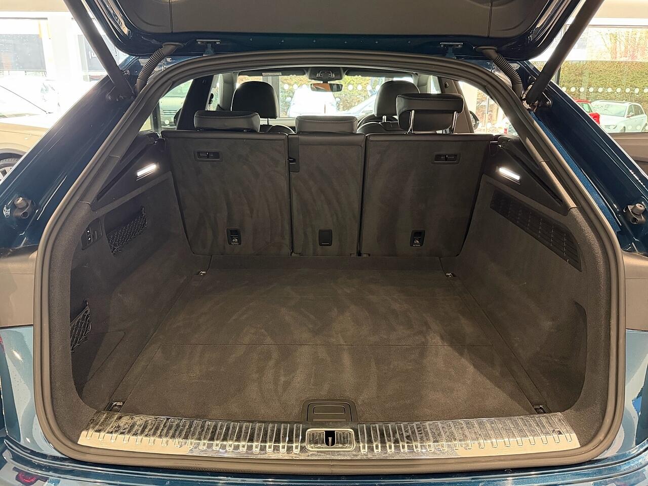 Used Audi Q8 2019 for sale - 77625777: Photo 35