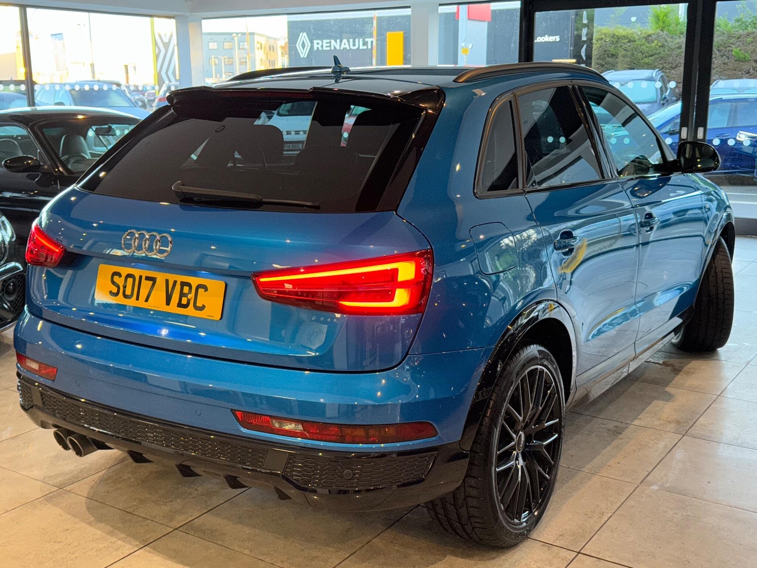 Used Audi Q3 2017 for sale - 76702344: Photo 2