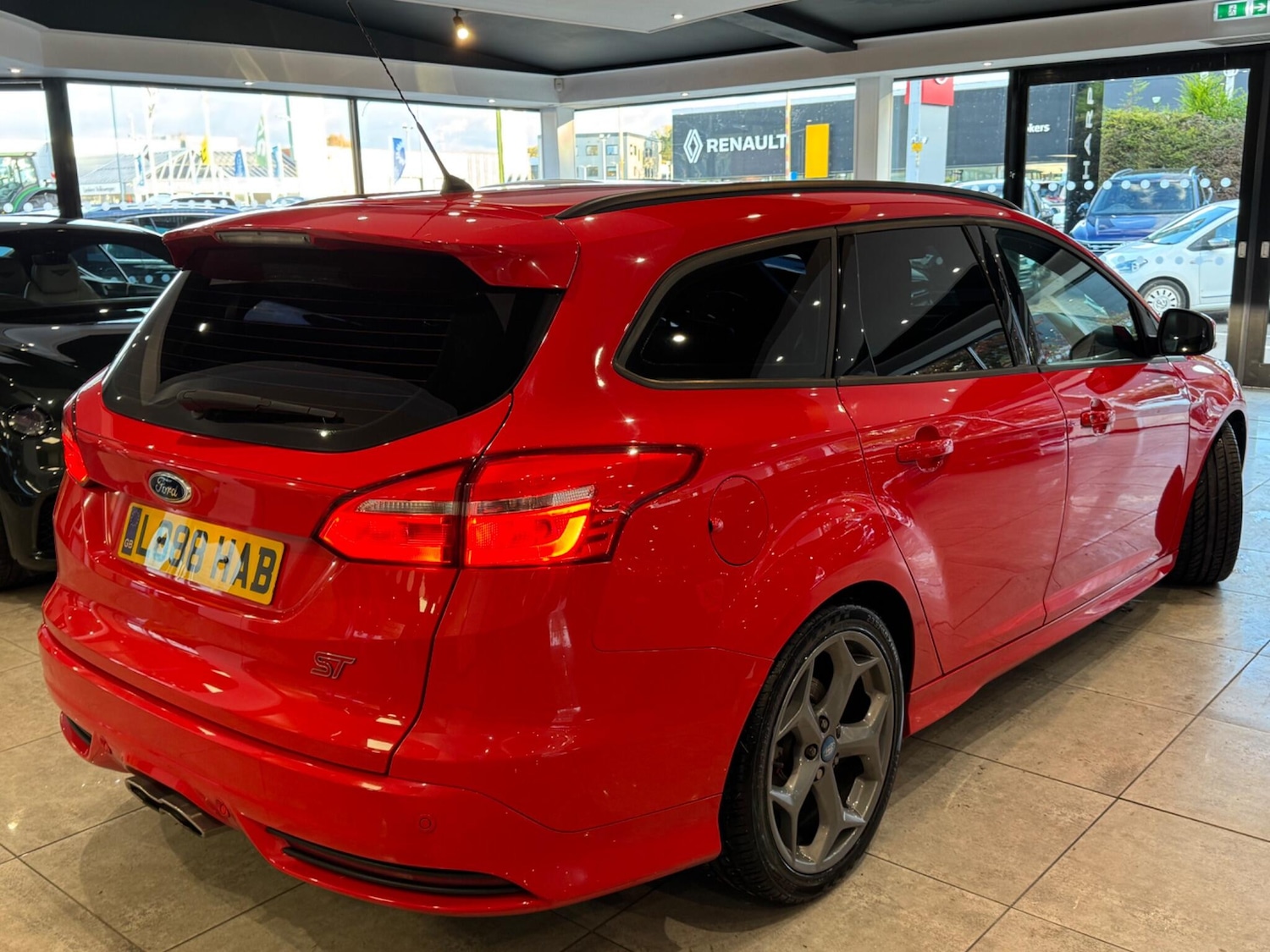 Used Ford Focus for sale - 76377896: Photo 2