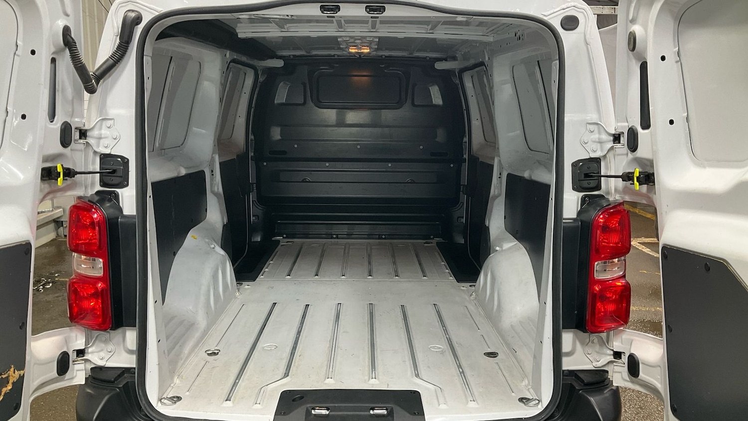 Used Vauxhall Vivaro 2023 for sale - 78179061: Photo 7