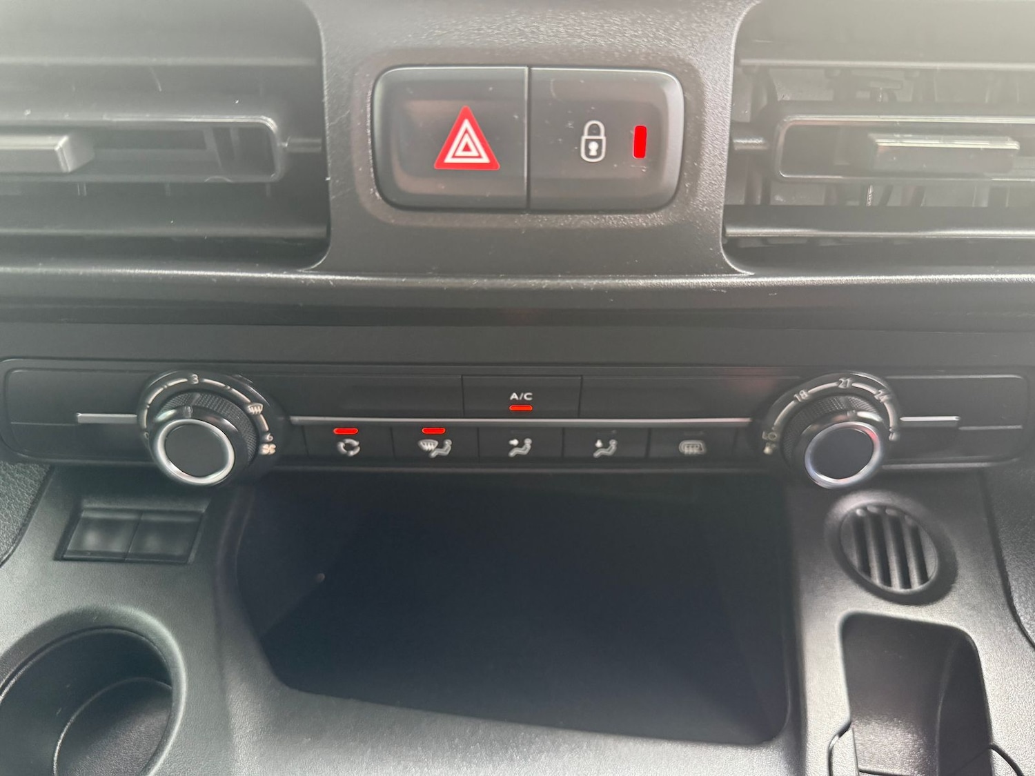 Used Peugeot Partner 2020 for sale - 76539719: Photo 16