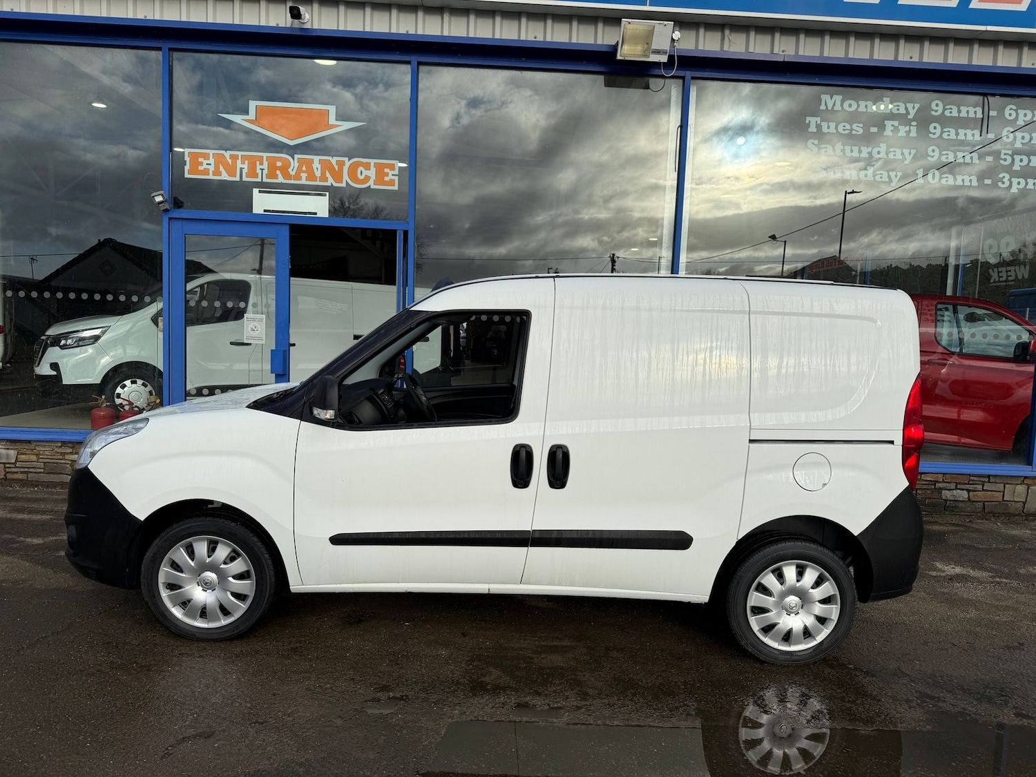 Used Vauxhall Combo 2017 for sale - 76915202: Photo 3