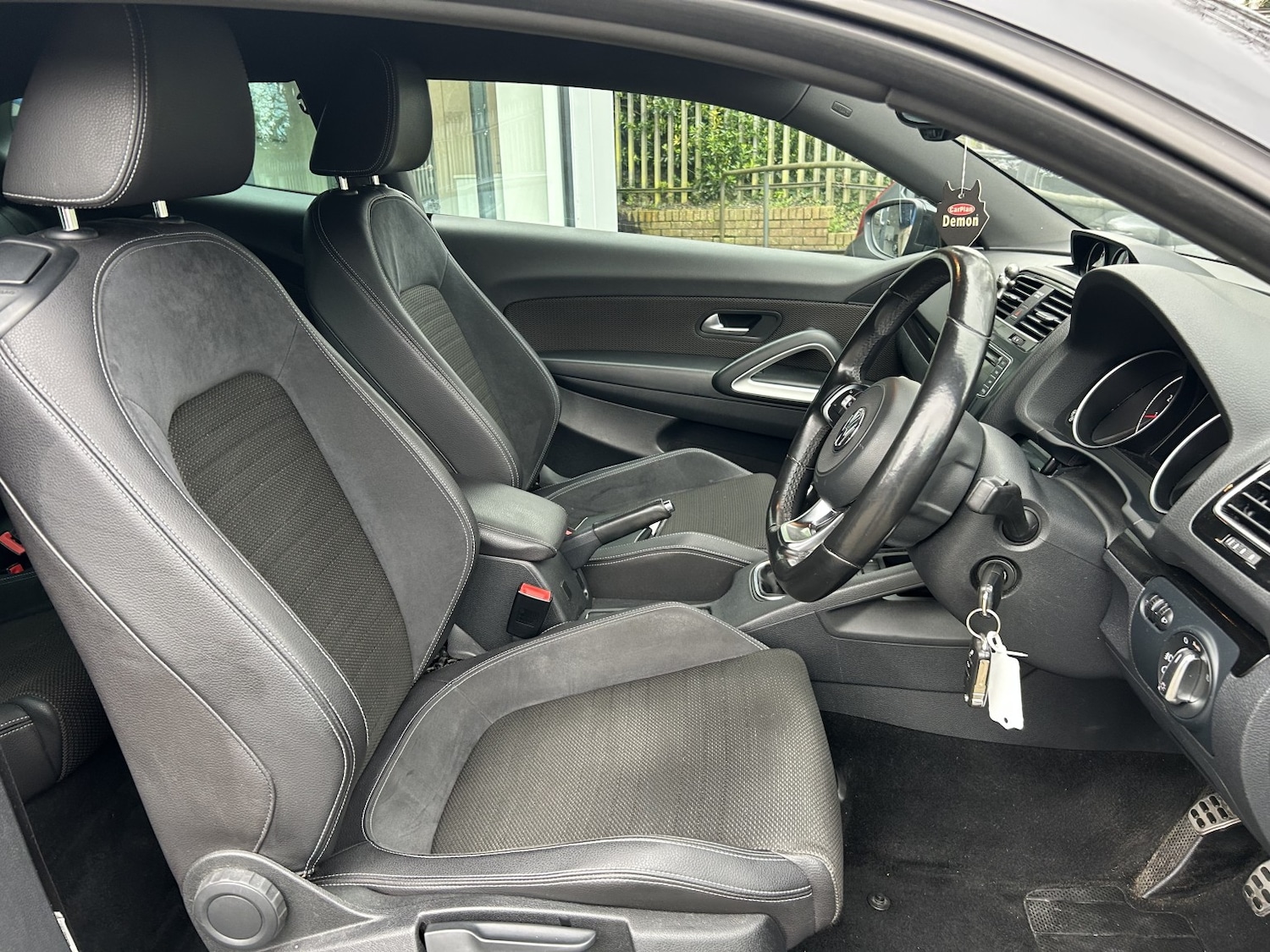 Used Volkswagen Scirocco 2017 for sale - 77781711: Photo 2