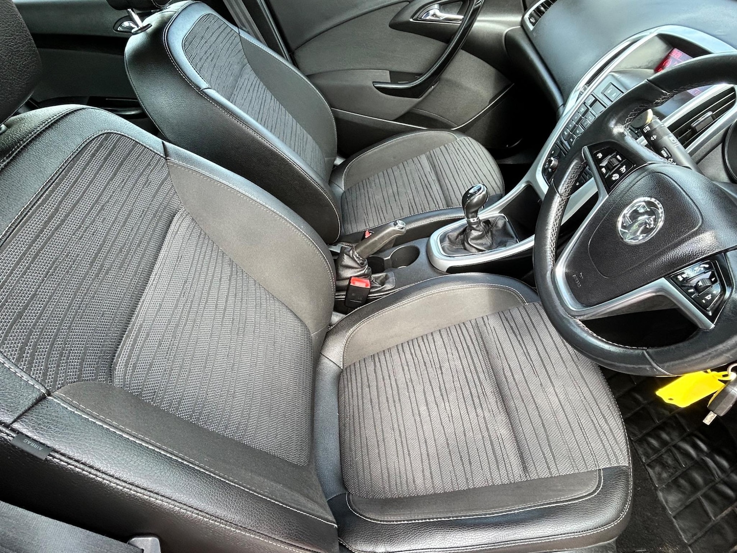 Used Vauxhall Astra for sale - 76991293: Photo 2