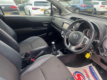 Used Toyota Yaris 2012 for sale - 76613136: Photo