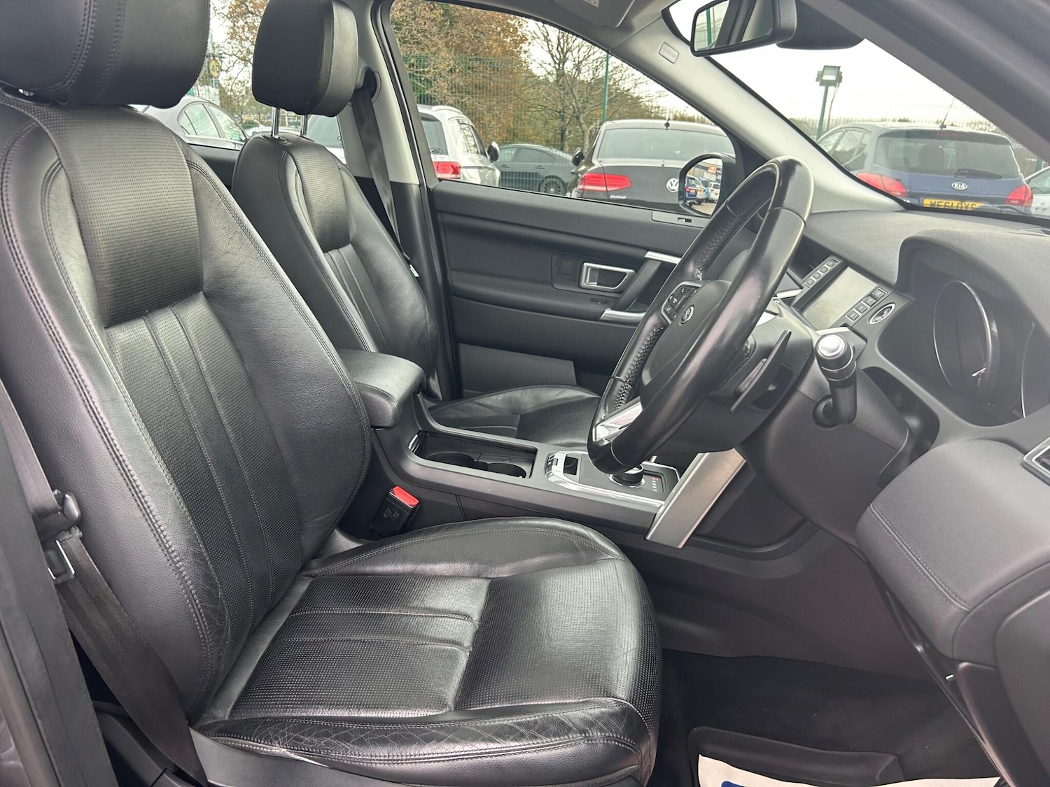 Used Land Rover Discovery Sport 2016 for sale - 76485068: Photo 2