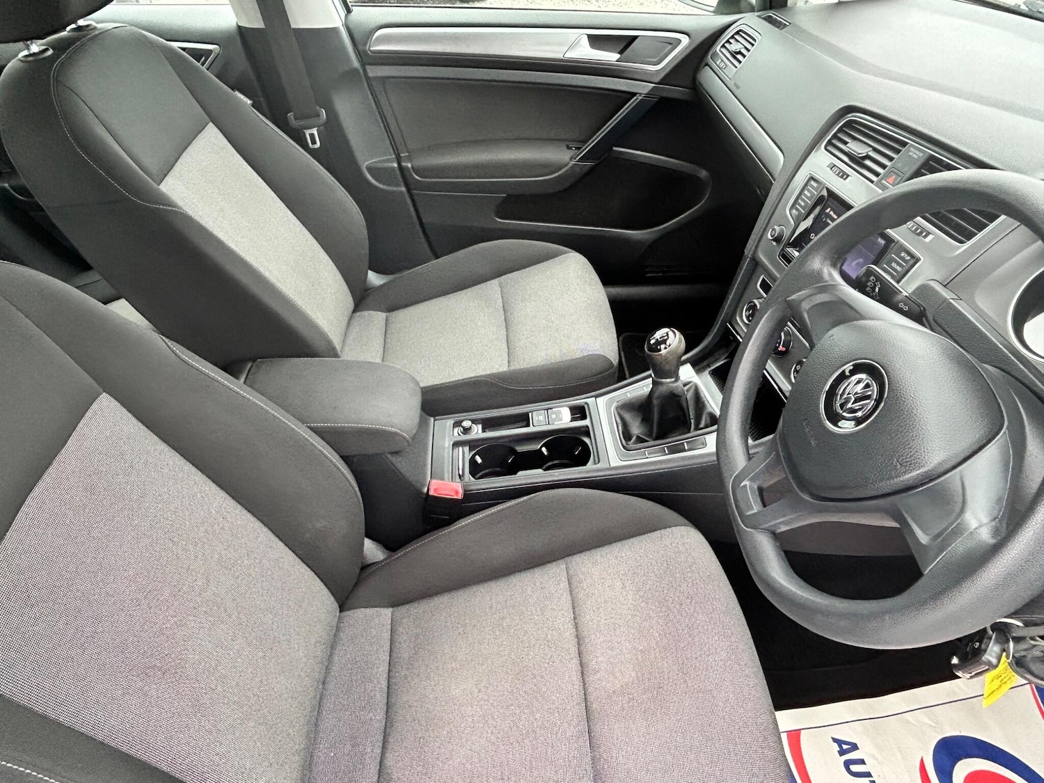 Used Volkswagen Golf 2014 for sale - 76201260: Photo 2