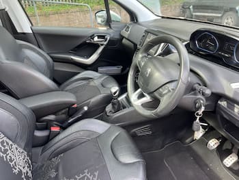 Used Peugeot 208 2013 for sale - 79676308: Photo