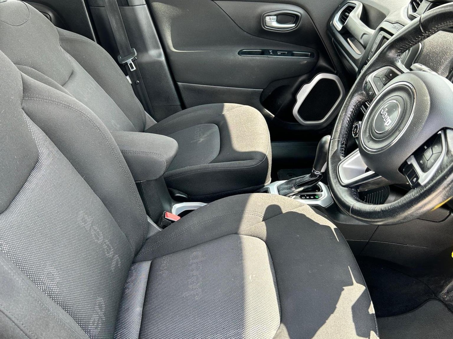 Used Jeep Renegade 2016 for sale - 77906462: Photo 2