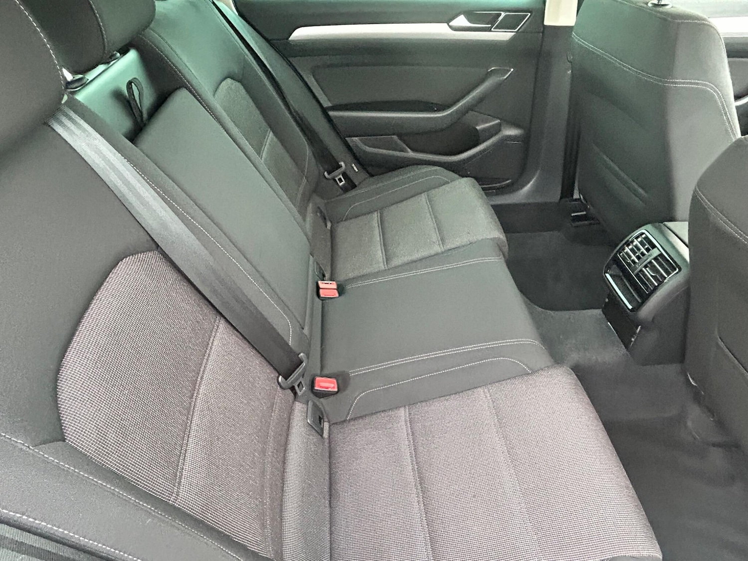 Used Volkswagen Passat 2017 for sale - 76282787: Photo 3