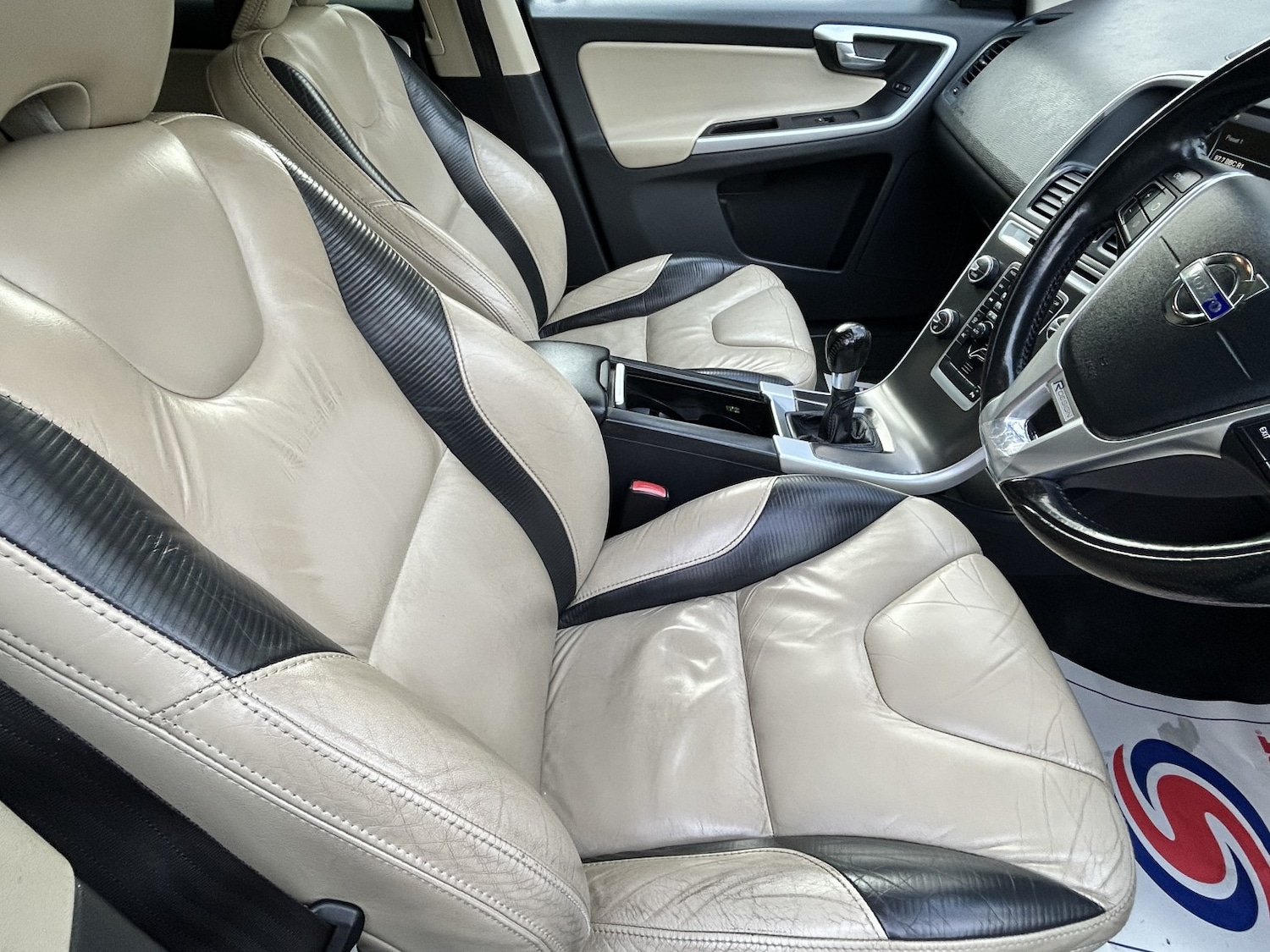 Used Volvo XC60 2011 for sale - 77516250: Photo 2