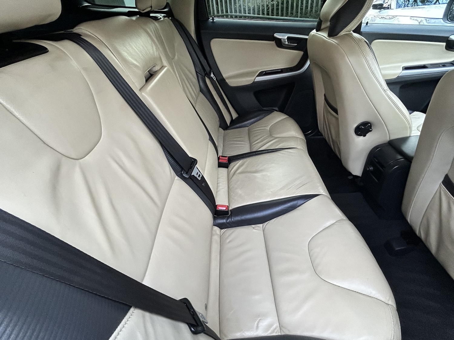 Used Volvo XC60 2011 for sale - 77516250: Photo 3