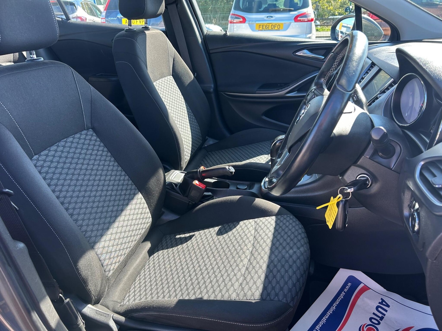 Used Vauxhall Astra 2015 for sale - 76766008: Photo 2