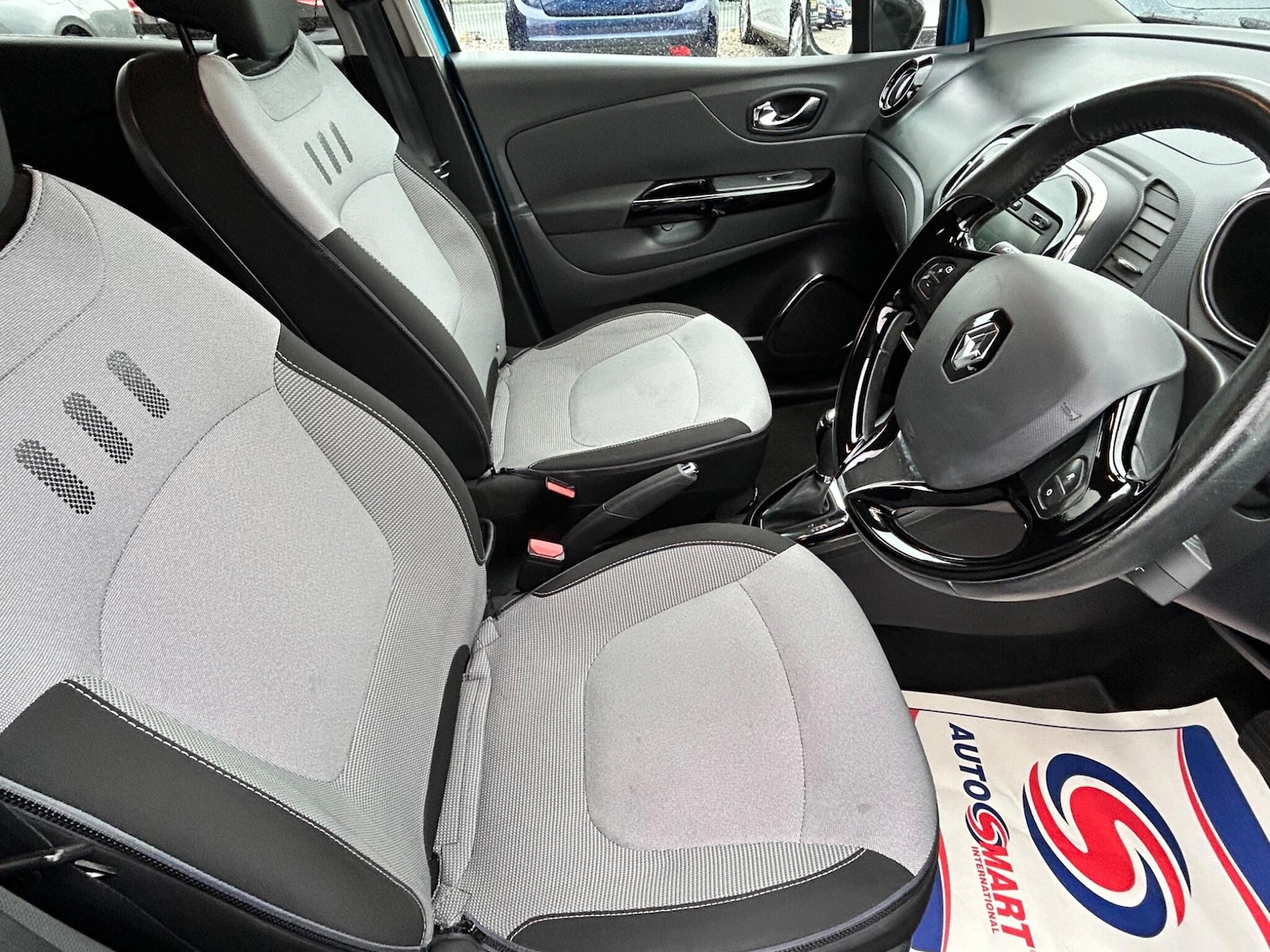 Used Renault Captur 2014 for sale - 76348858: Photo 2