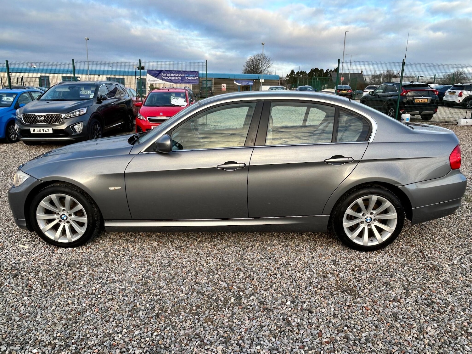 Used BMW 3 Series 2011 for sale - 77017059: Photo 11