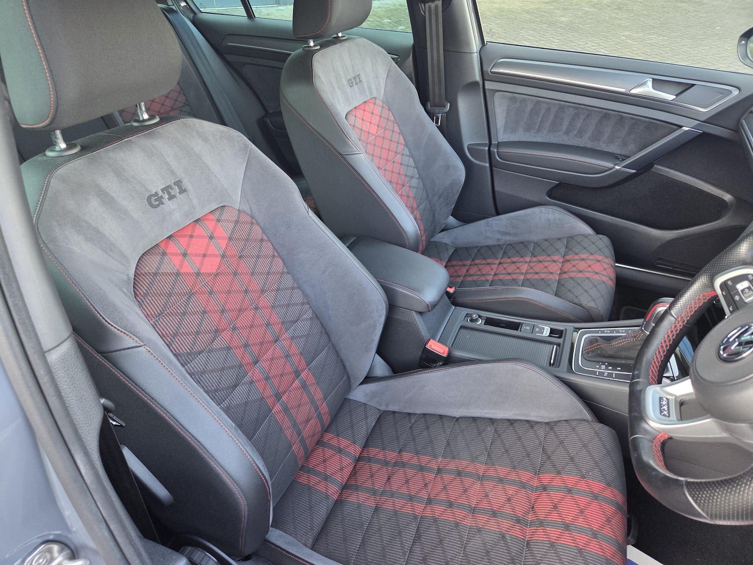 Used Volkswagen Golf 2020 for sale - 77427643: Photo 2