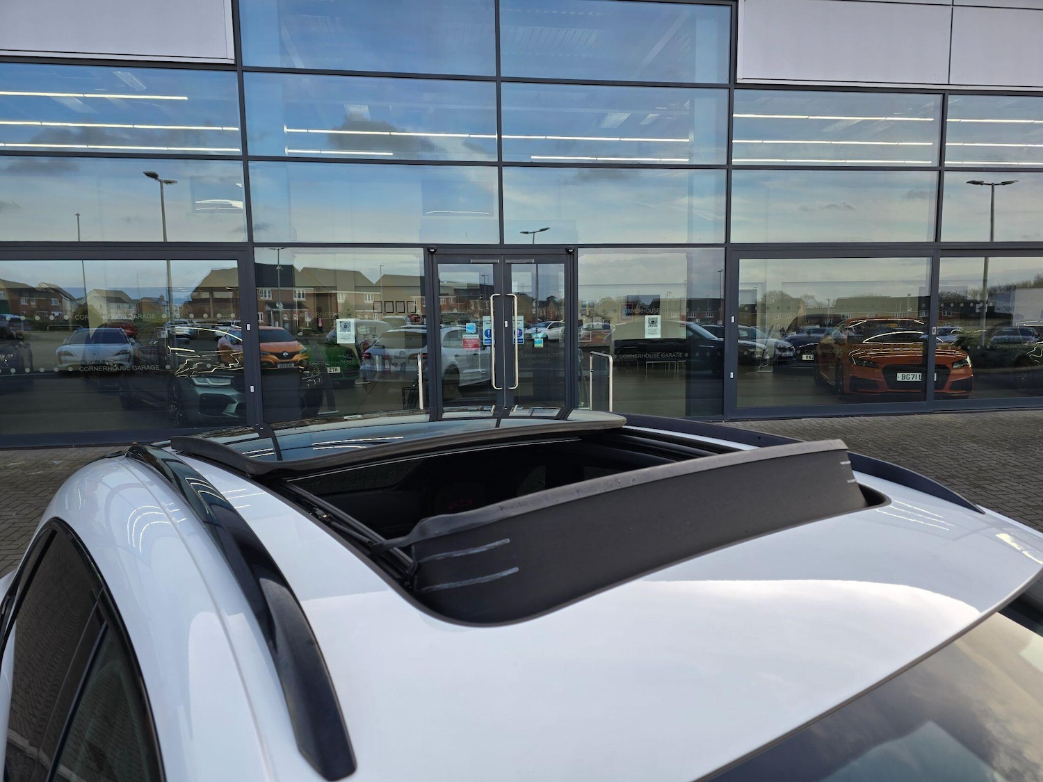 Used Porsche Macan for sale - 77497268: Photo 2