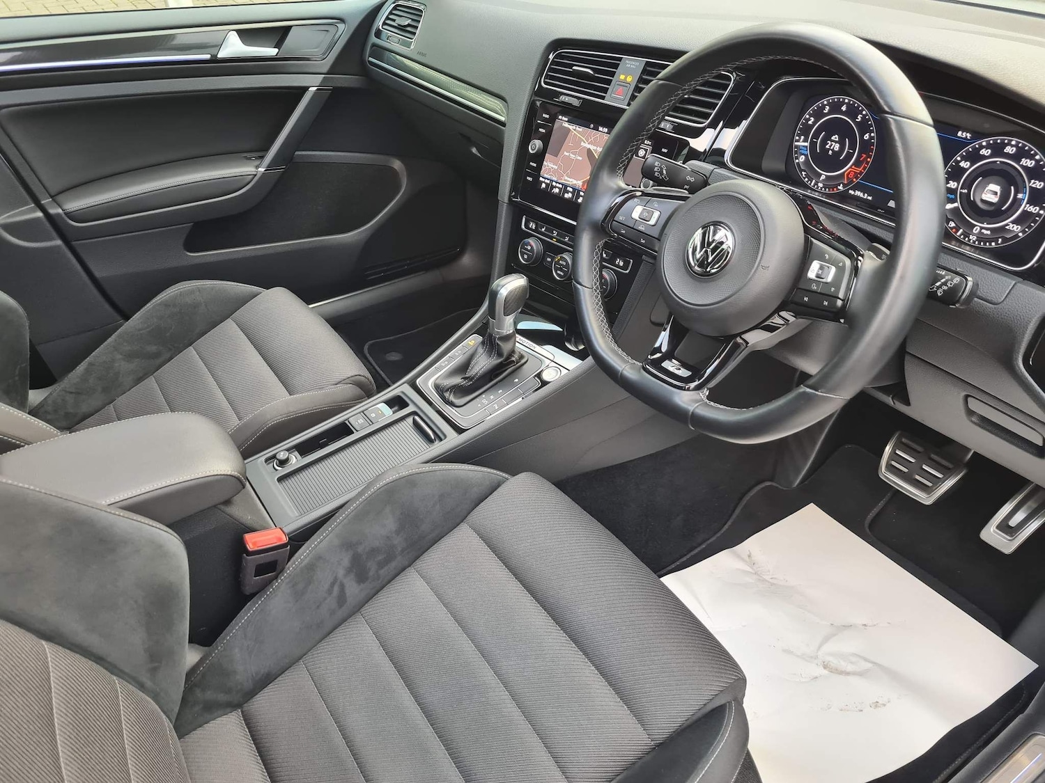 Used Volkswagen Golf 2017 for sale - 65026080: Photo 34