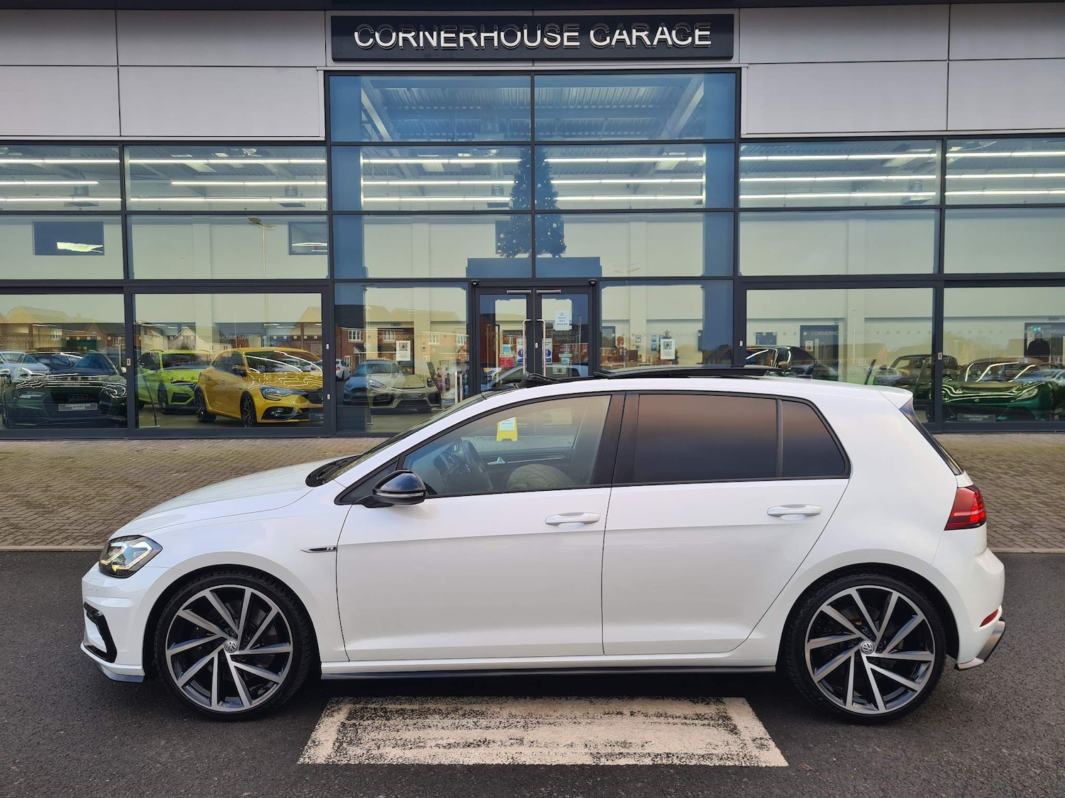 Used Volkswagen Golf 2017 for sale - 65026080: Photo 5