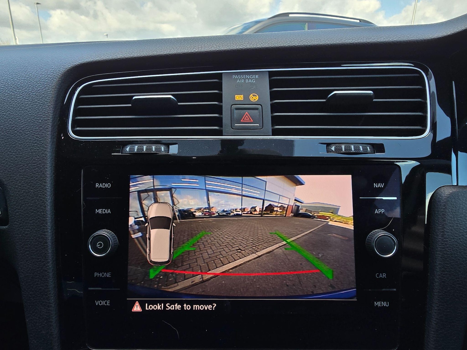 Used Volkswagen Golf 2017 for sale - 77892131: Photo 2