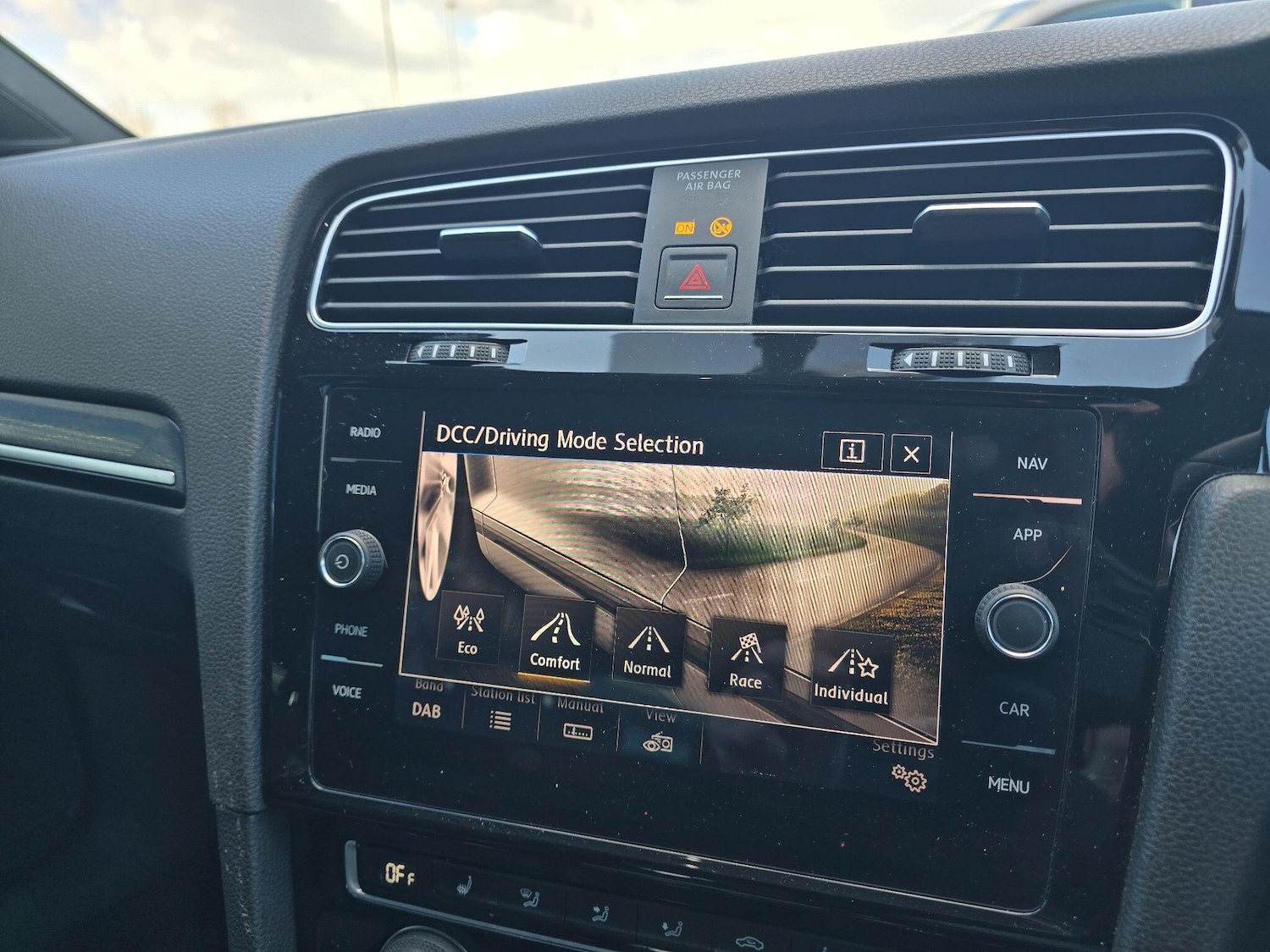 Used Volkswagen Golf 2017 for sale - 77892131: Photo 3