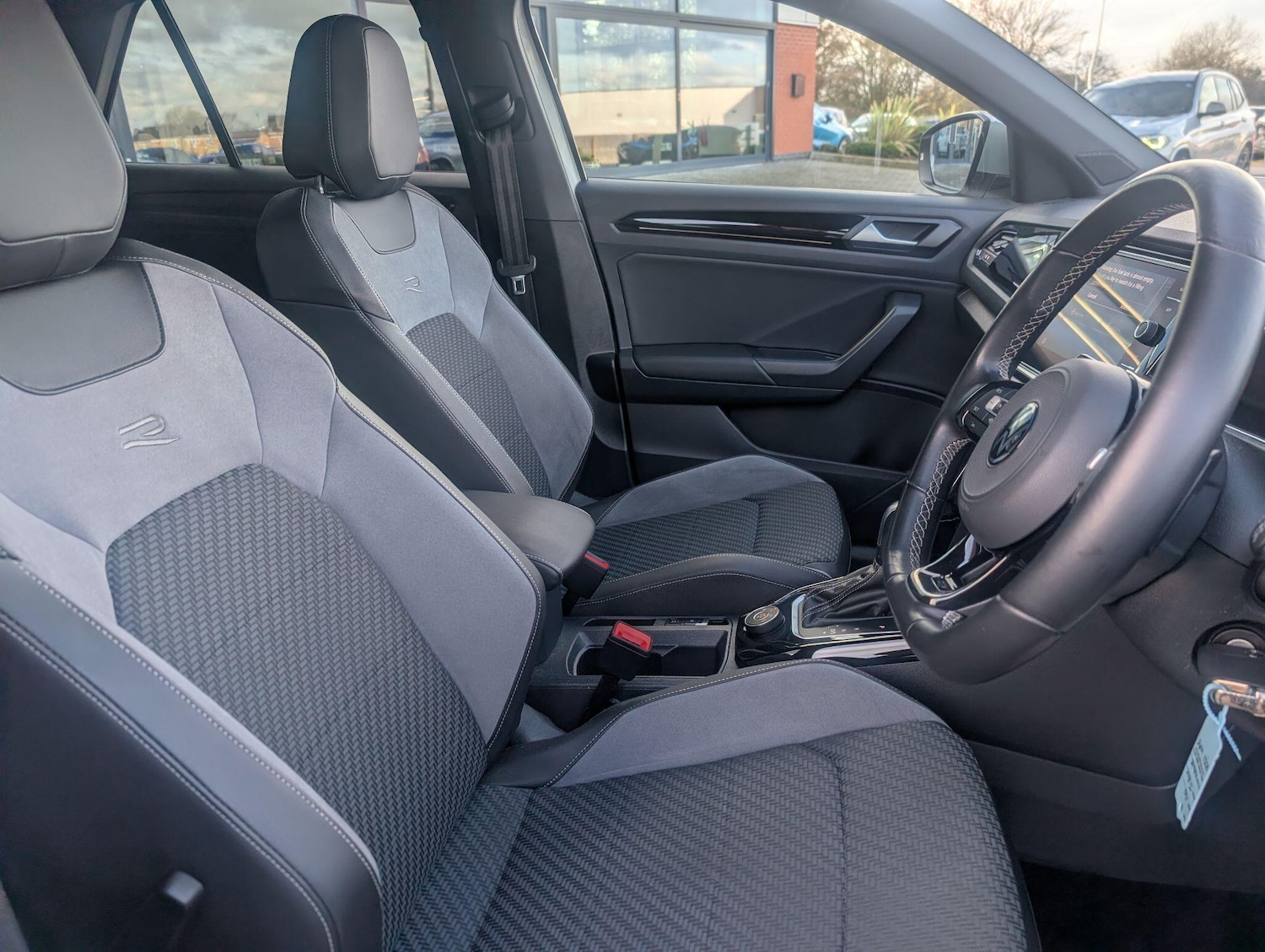 Used Volkswagen T-Roc 2021 for sale - 77427626: Photo 2