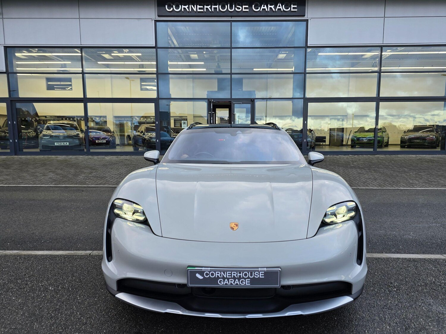 Used Porsche Taycan 2021 for sale - 77427592: Photo 11