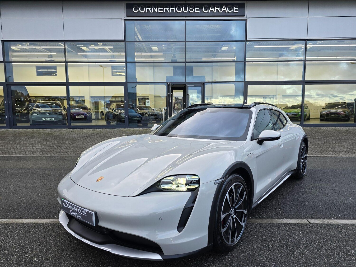 Used Porsche Taycan 2021 for sale - 77427592: Photo 12