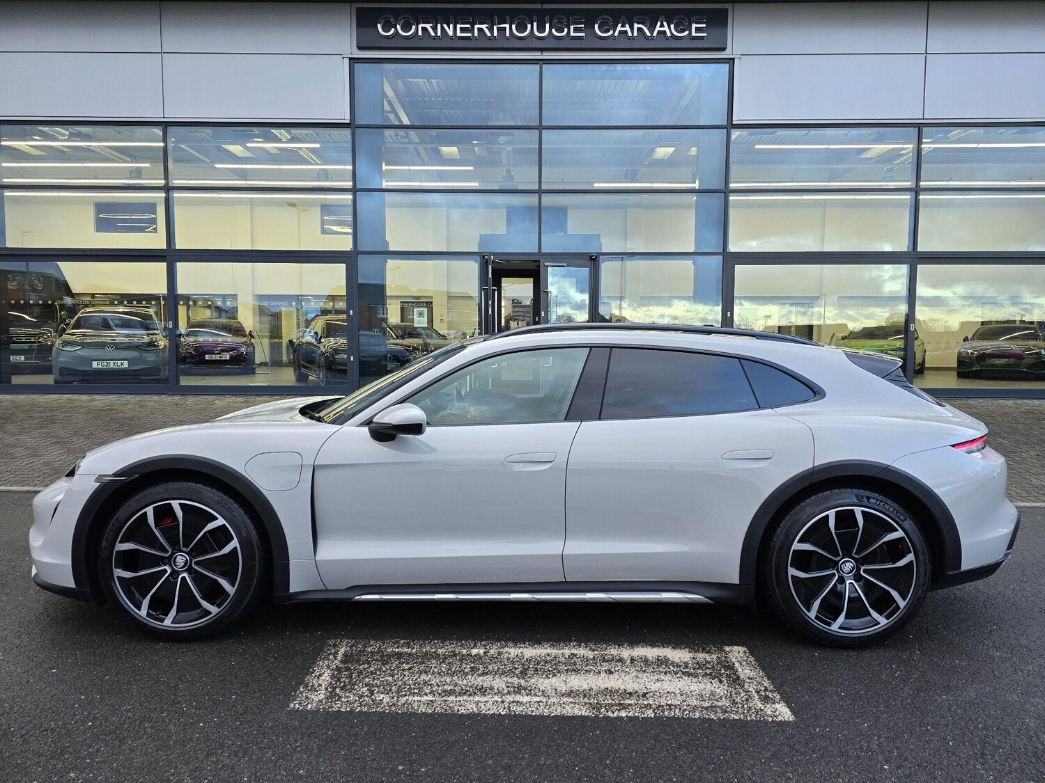 Used Porsche Taycan 2021 for sale - 77427592: Photo 13