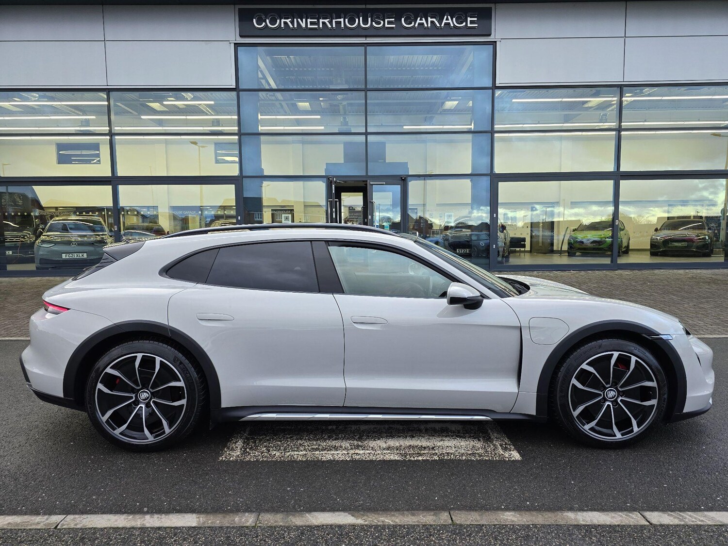 Used Porsche Taycan 2021 for sale - 77427592: Photo 18