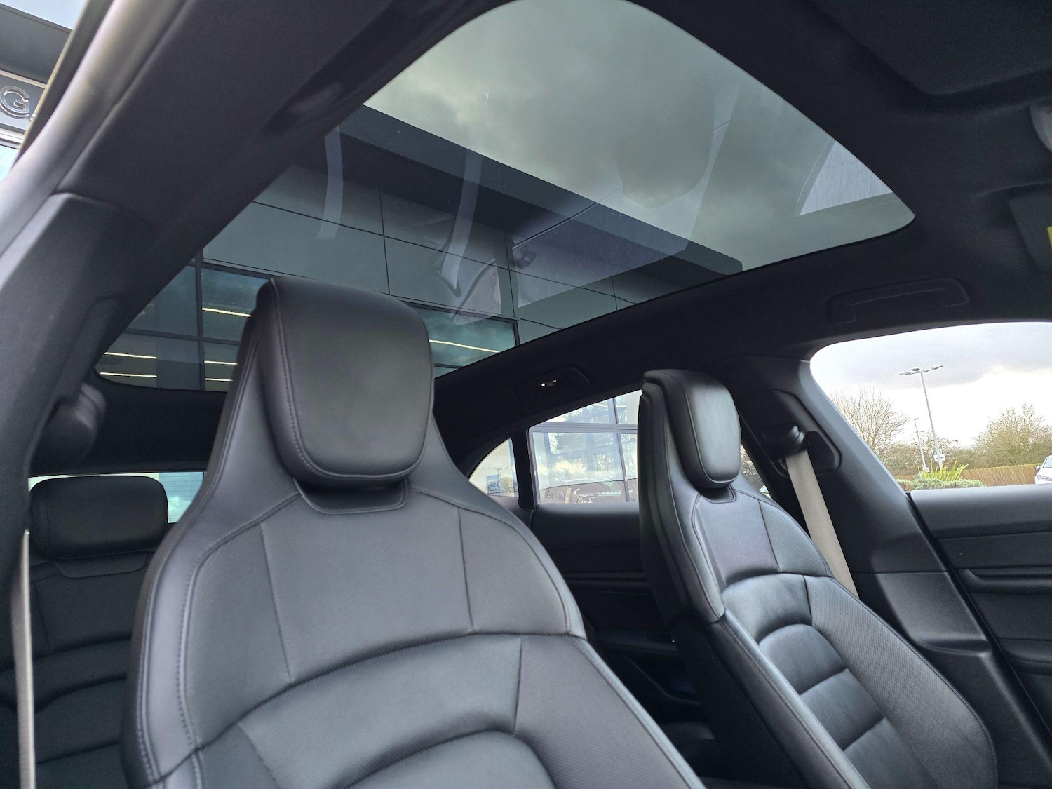 Used Porsche Taycan 2021 for sale - 77427592: Photo 2