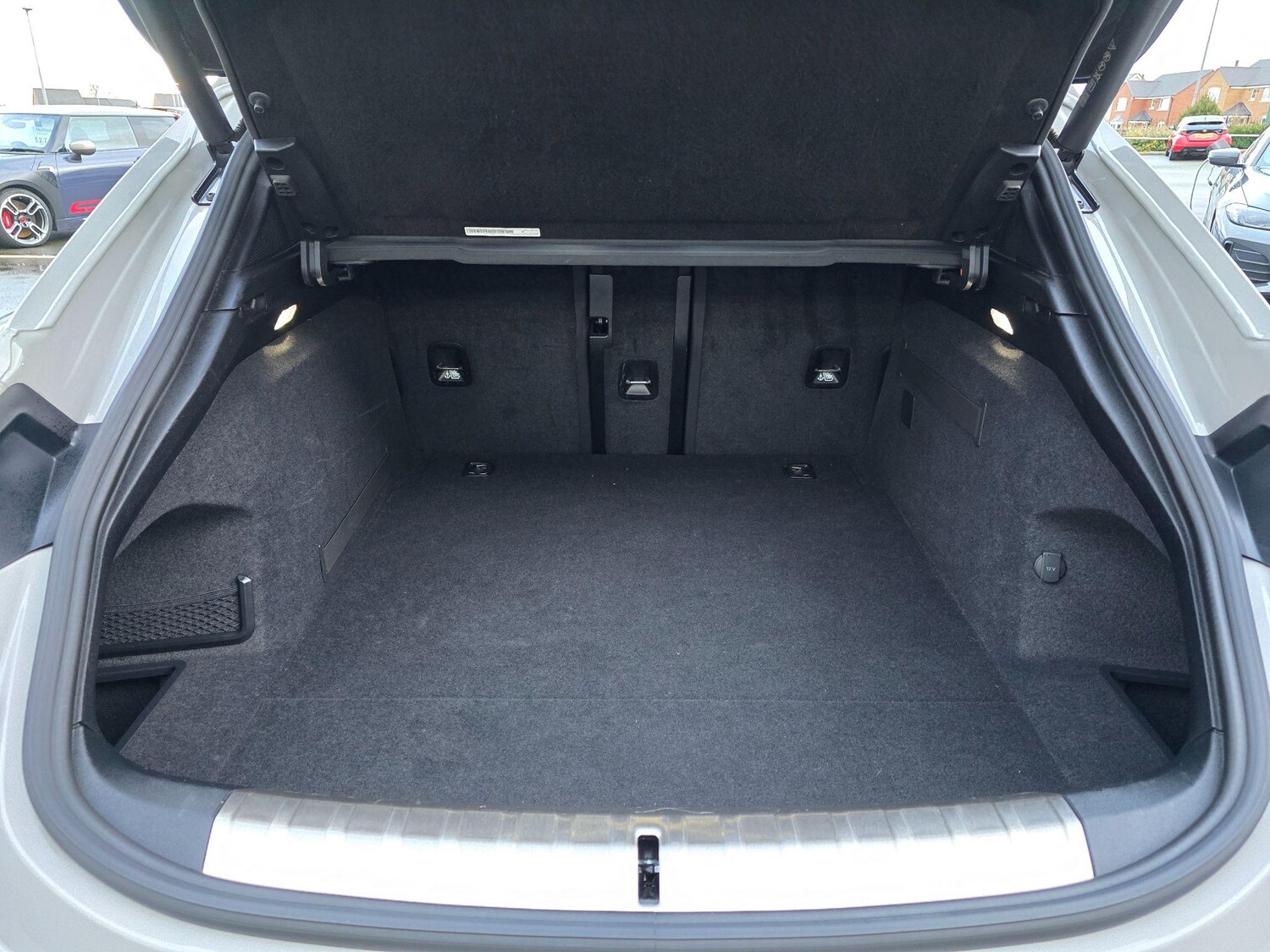 Used Porsche Taycan 2021 for sale - 77427592: Photo 28