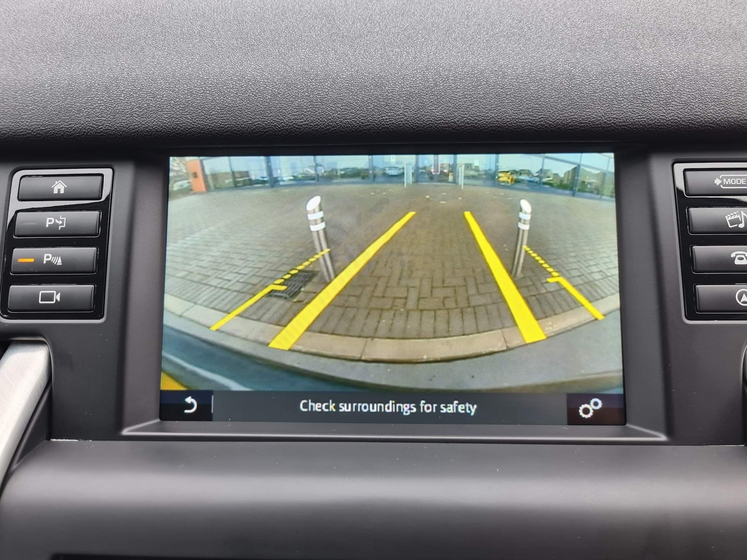 Used Land Rover Discovery Sport 2016 for sale - 65360924: Photo 3