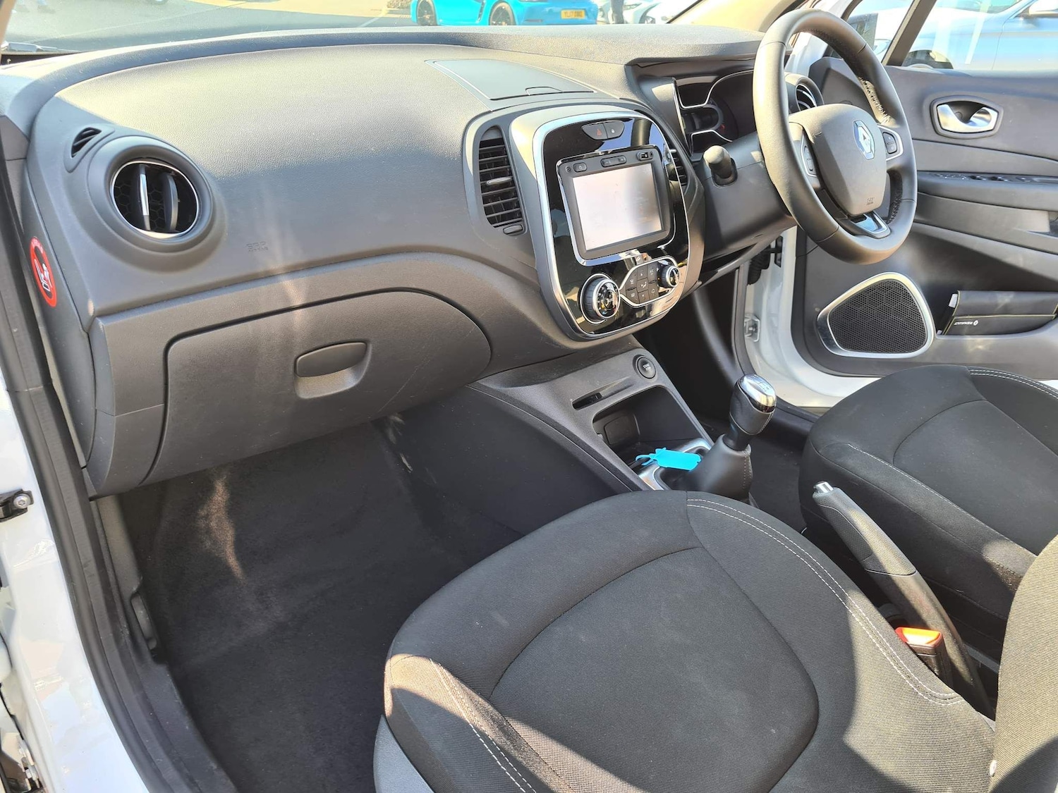 Used Renault Captur 2018 for sale - 64489699: Photo 2