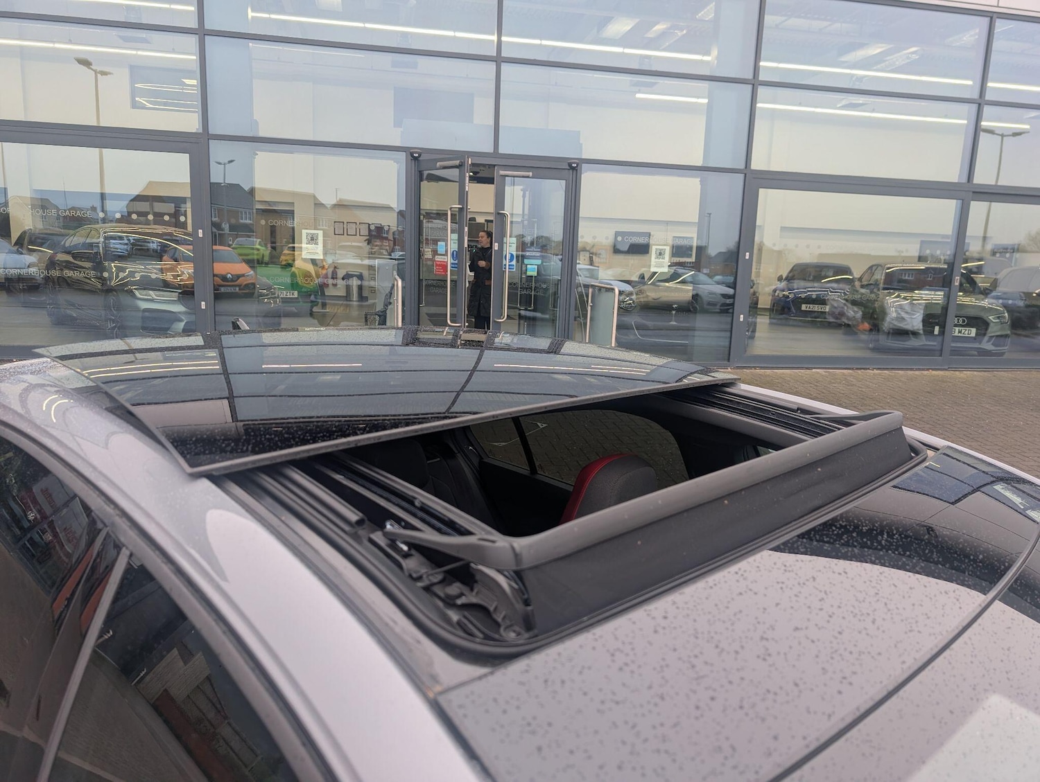 Used Volkswagen Golf 2024 for sale - 77425188: Photo 2