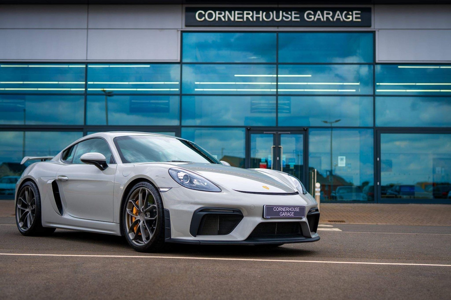 Used Porsche Cayman 2019 for sale - 63806418: Photo 2