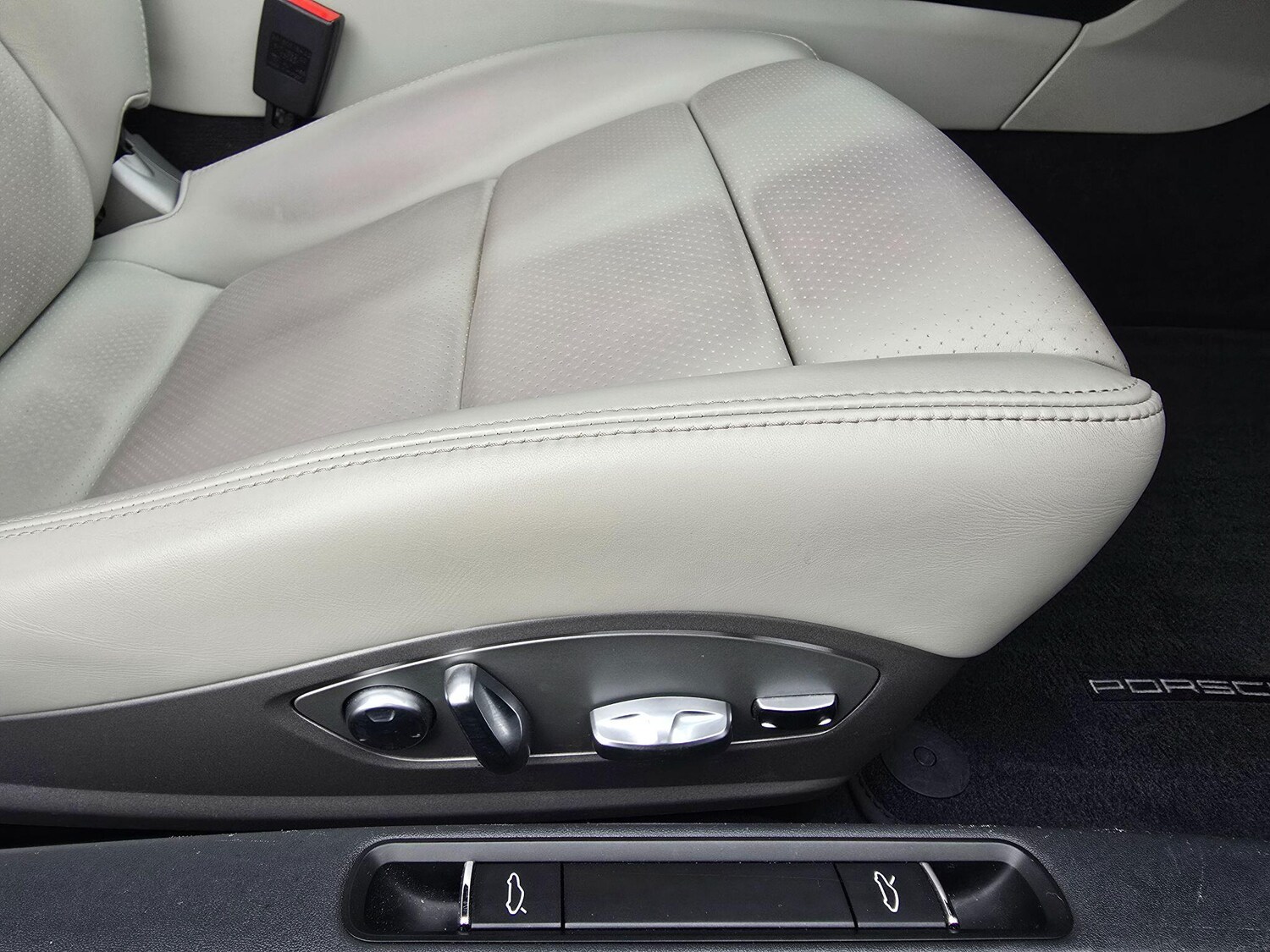 Used Porsche Cayman 2021 for sale - 77427624: Photo 31