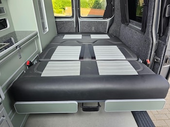 Used Volkswagen Transporter 2024 for sale - 79247752: Photo