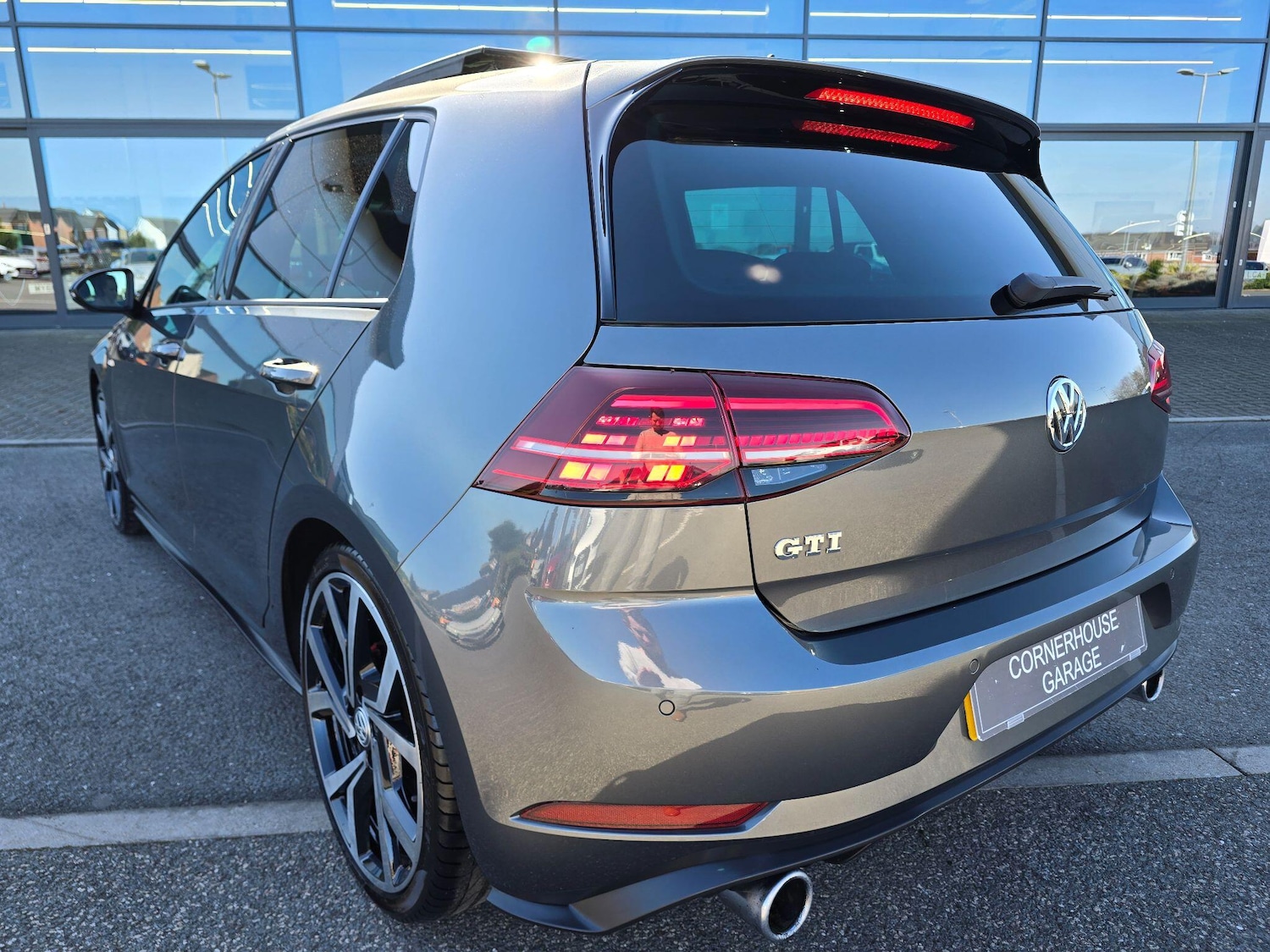 Used Volkswagen Golf 2017 for sale - 77993077: Photo 4