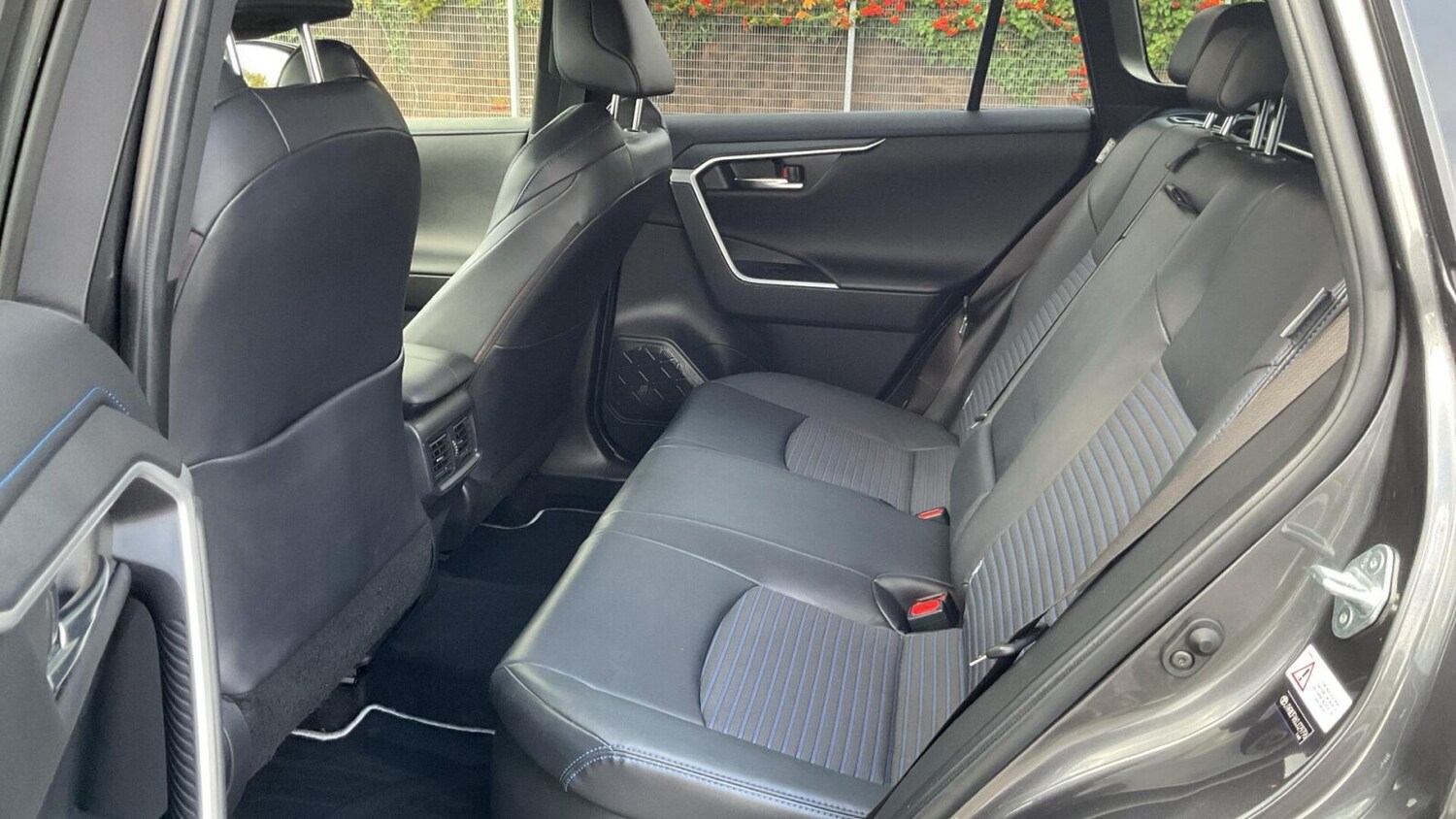 Used Toyota RAV4 2019 for sale - 76673432: Photo 15