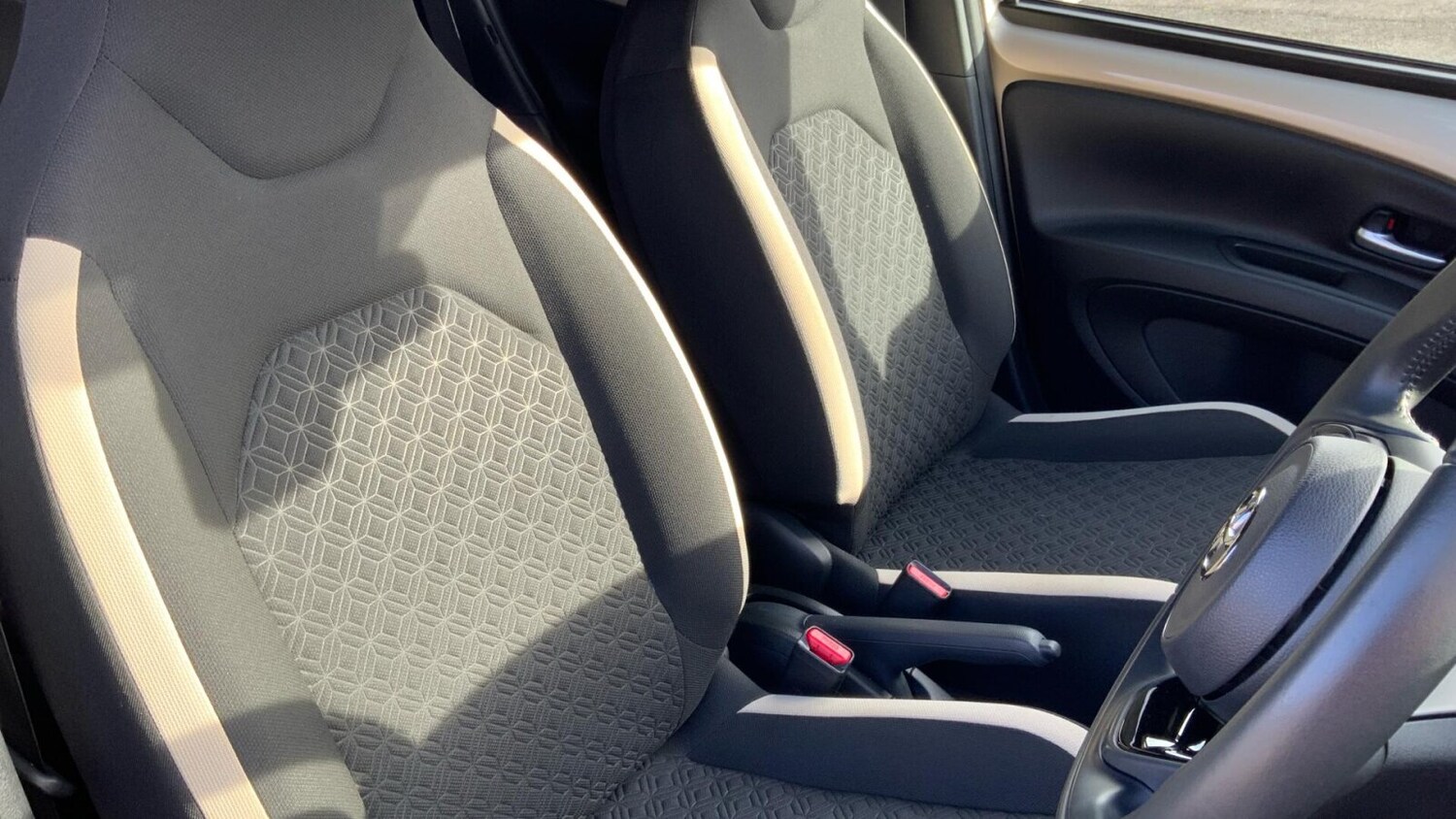 Used Toyota Aygo X 2022 for sale - 76674260: Photo 24