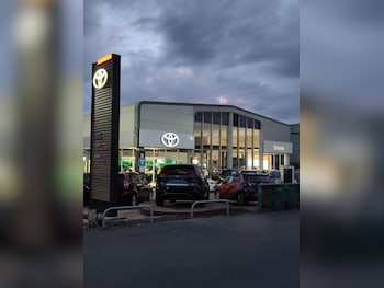 Used Toyota C-HR 2024 for sale - 76709944: Photo