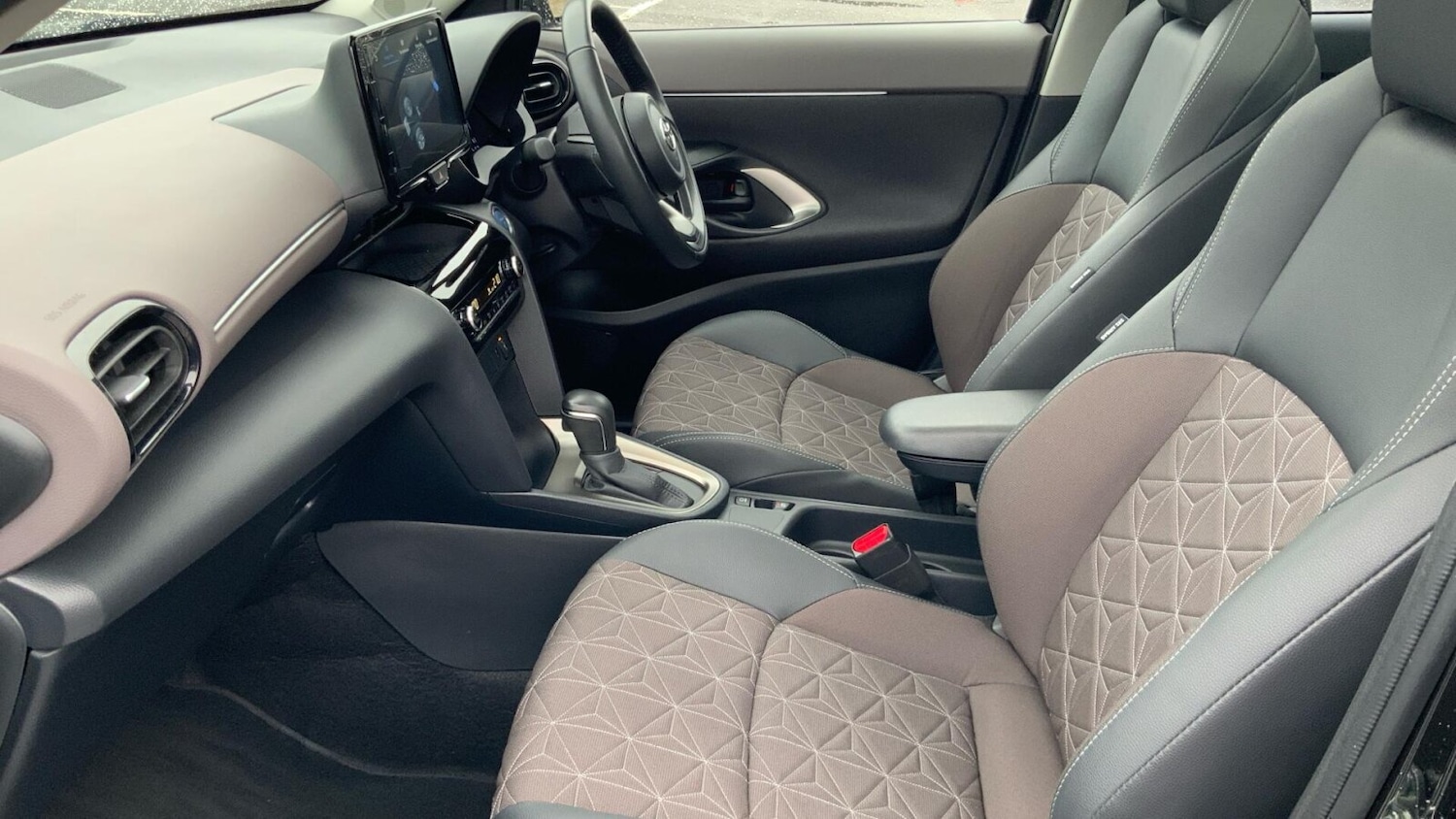 Used Toyota Yaris Cross 2023 for sale - 77972331: Photo 15