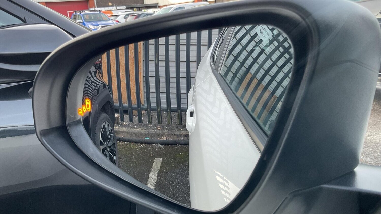 Used Toyota C-HR 2023 for sale - 77641301: Photo 8