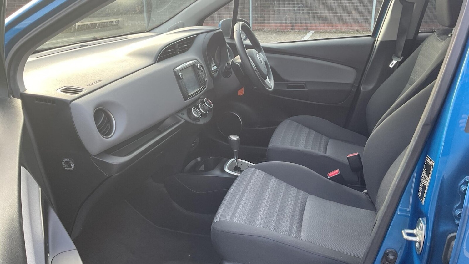 Used Toyota Yaris 2016 for sale - 77903845: Photo 12