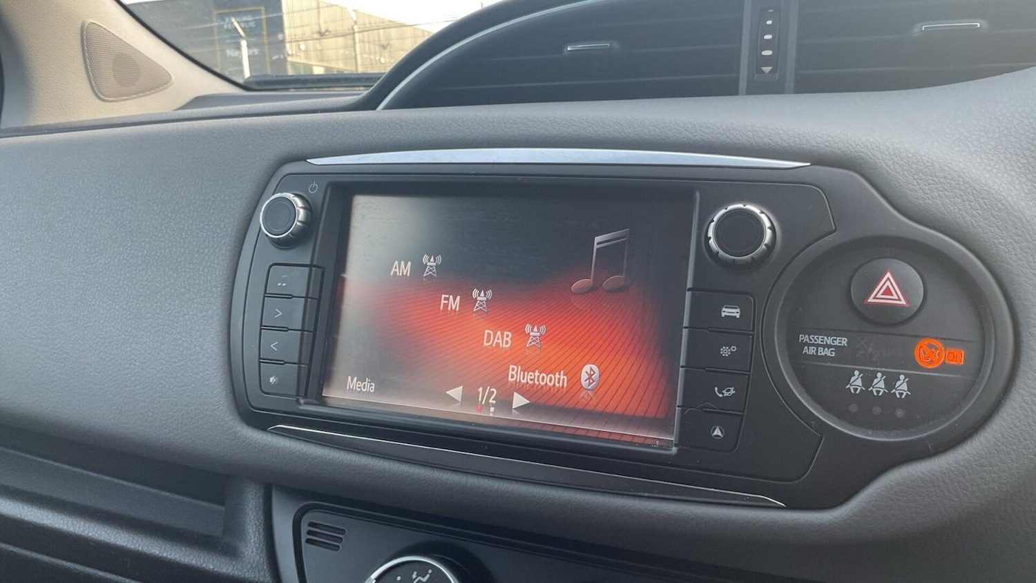 Used Toyota Yaris 2016 for sale - 77903845: Photo 24