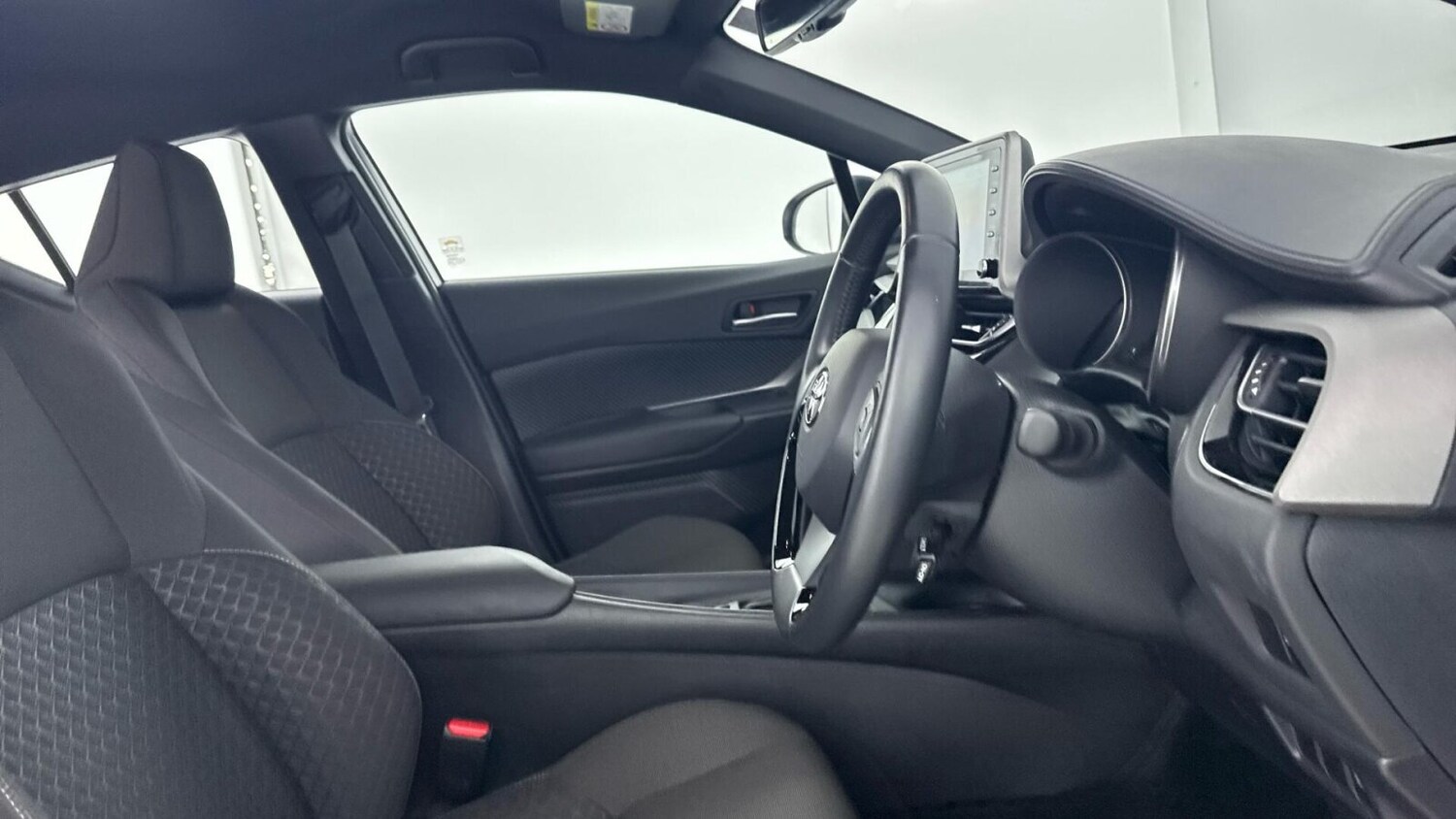 Used Toyota C-HR 2023 for sale - 77528655: Photo 13