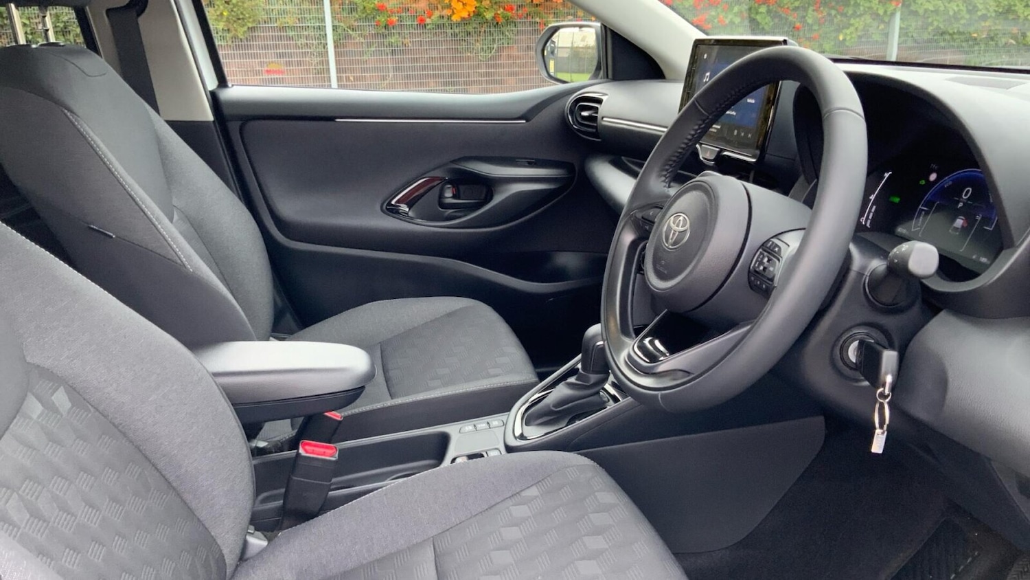 Used Toyota Yaris 2024 for sale - 76677676: Photo 15