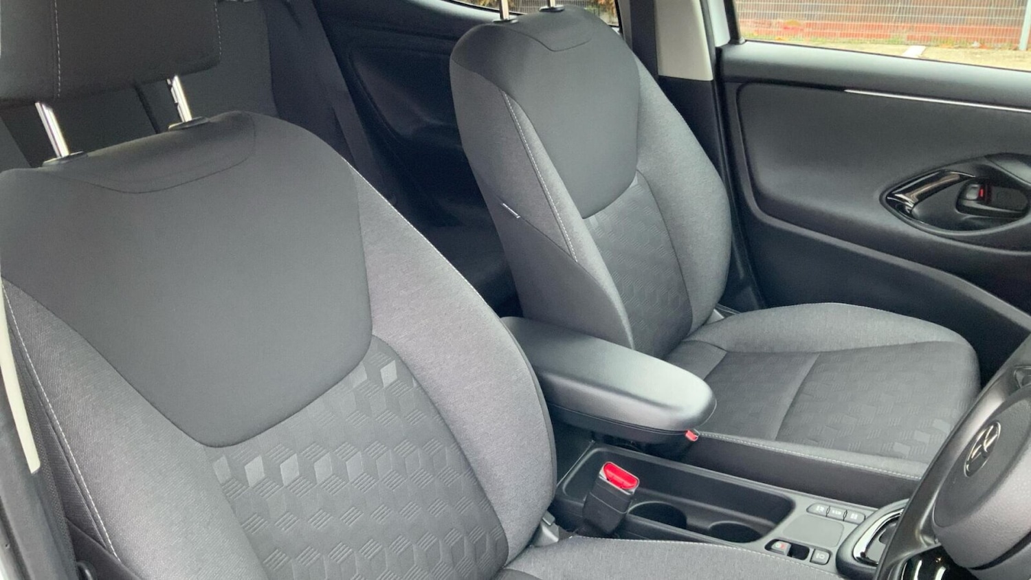 Used Toyota Yaris 2024 for sale - 76677676: Photo 24