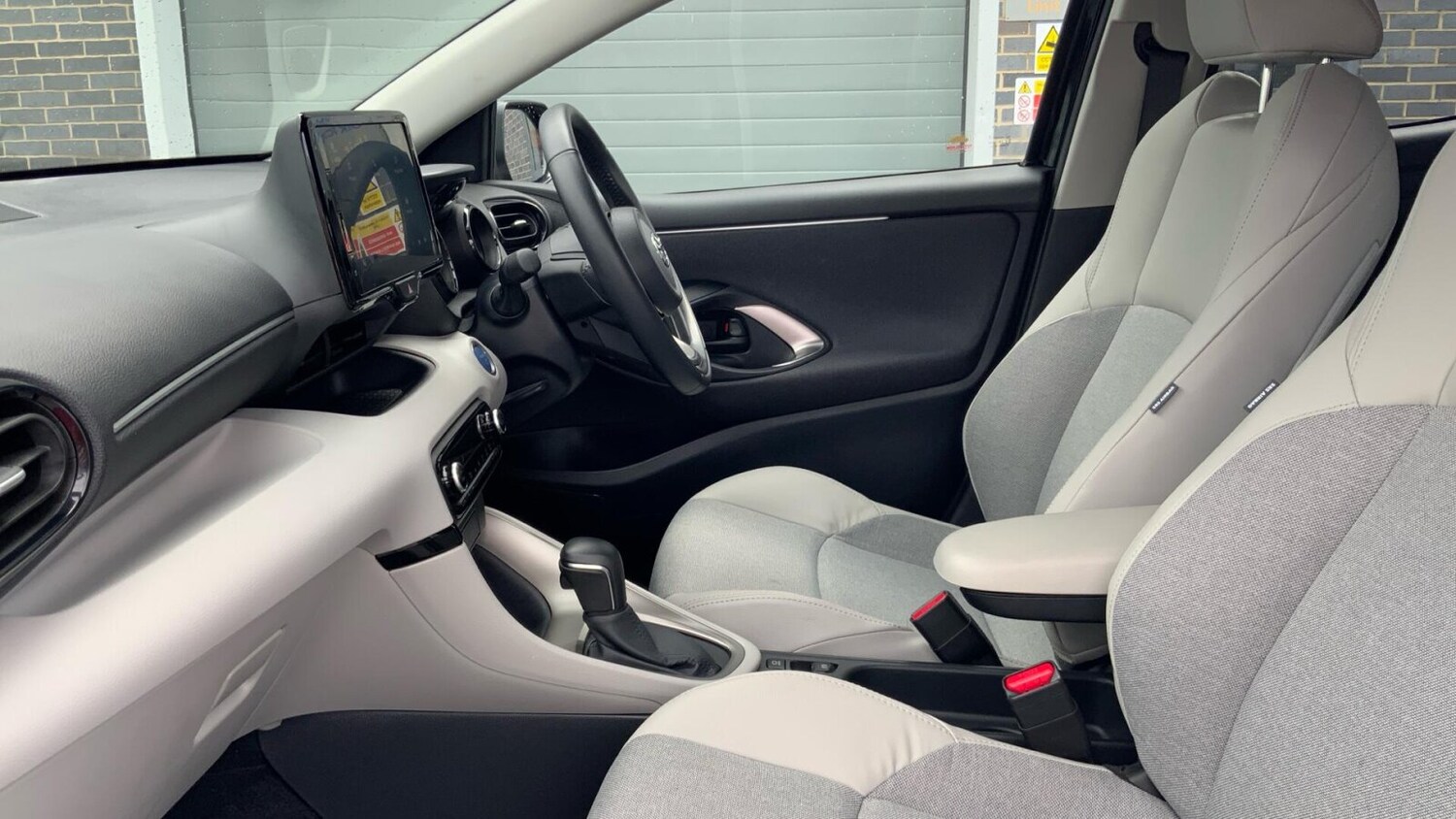 Used Toyota Yaris 2023 for sale - 76676000: Photo 13